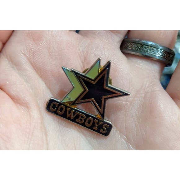 Vintage Dallas Cowboys Lapel Pin - Picture 1 of 4